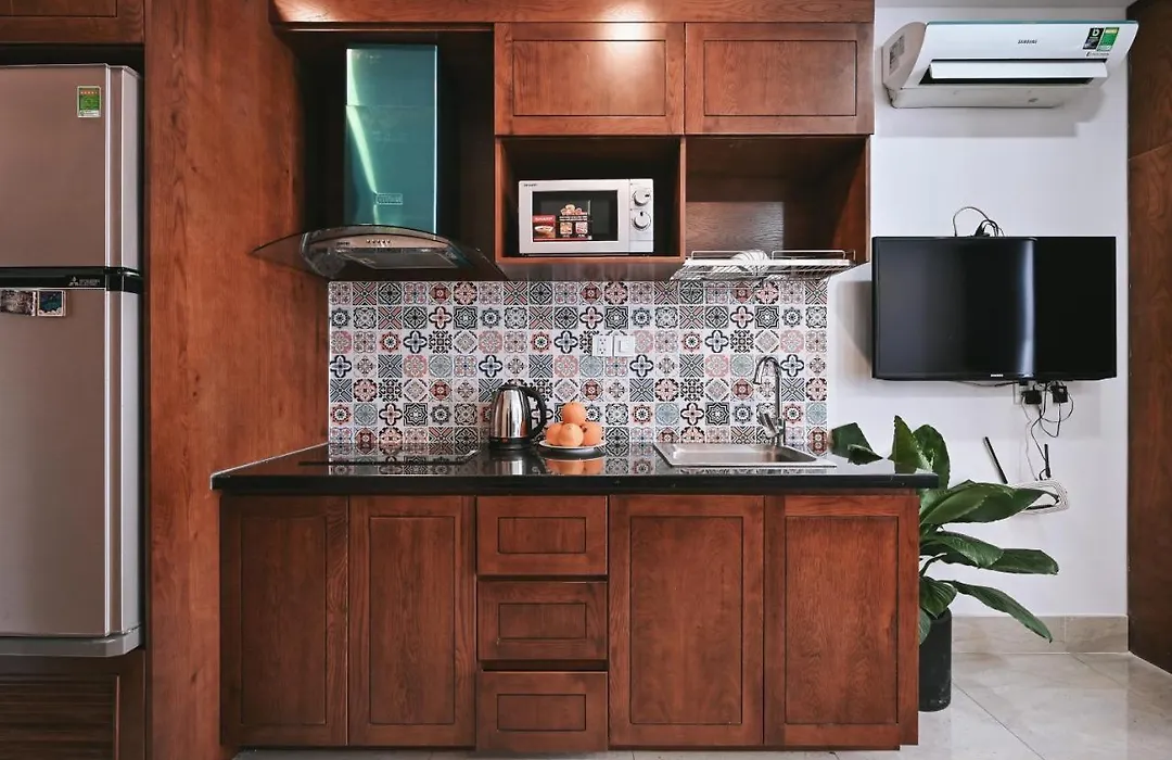 Qhome-1